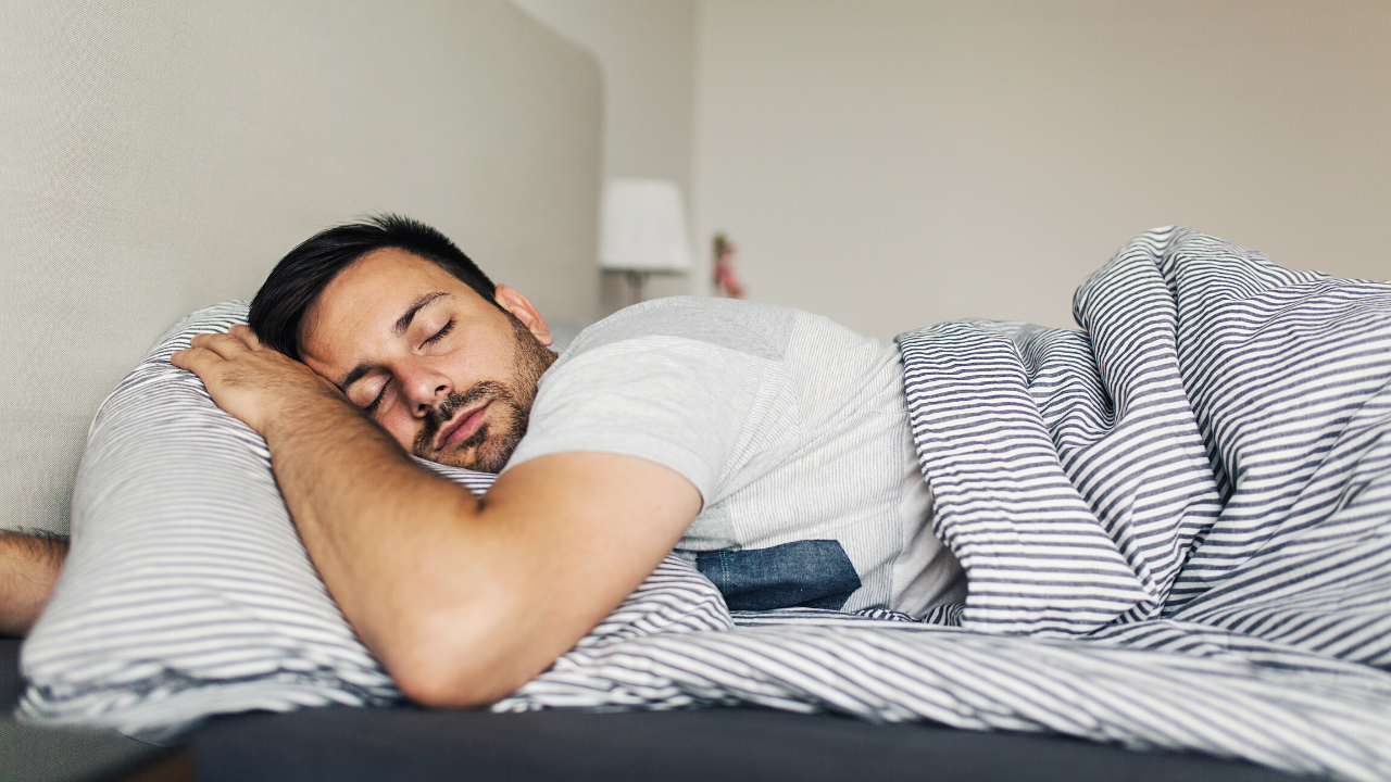 5 Foods to help you sleep faster and better